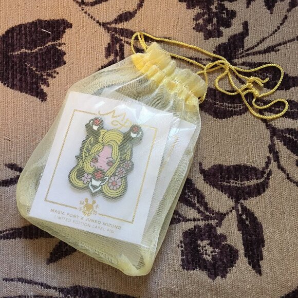 NWT Junko Mizuno Limited Edition Lapel Pin Sugar Tooth - Picture 3 of 5